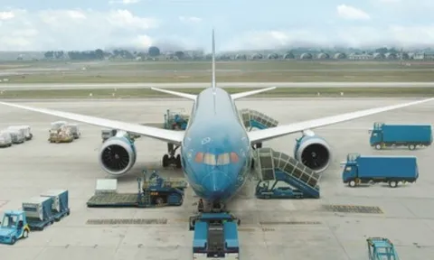 Gần 300 triệu đồng bị 'bỏ rơi' trên máy bay